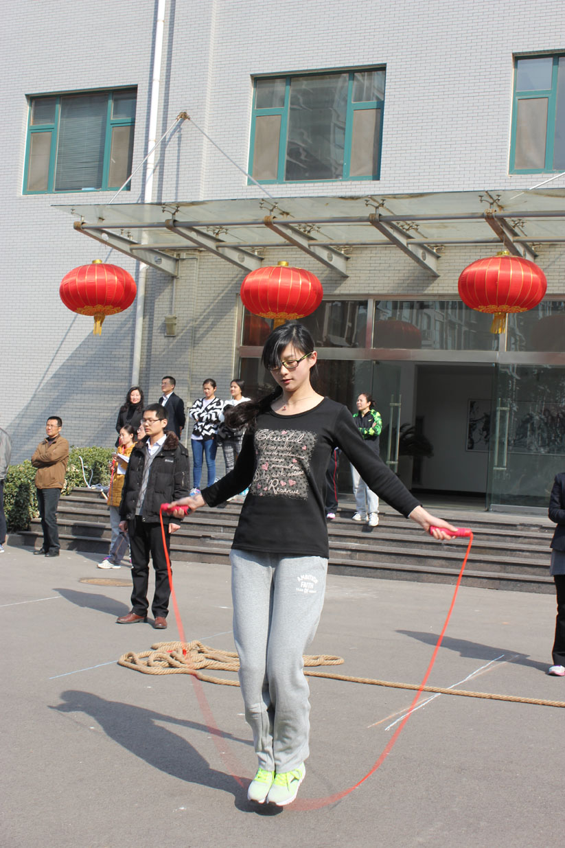 庆“三八”妇女节—公司组织员工参加物产集团工会开展的系列活动 （单人跳绳赵鹏）