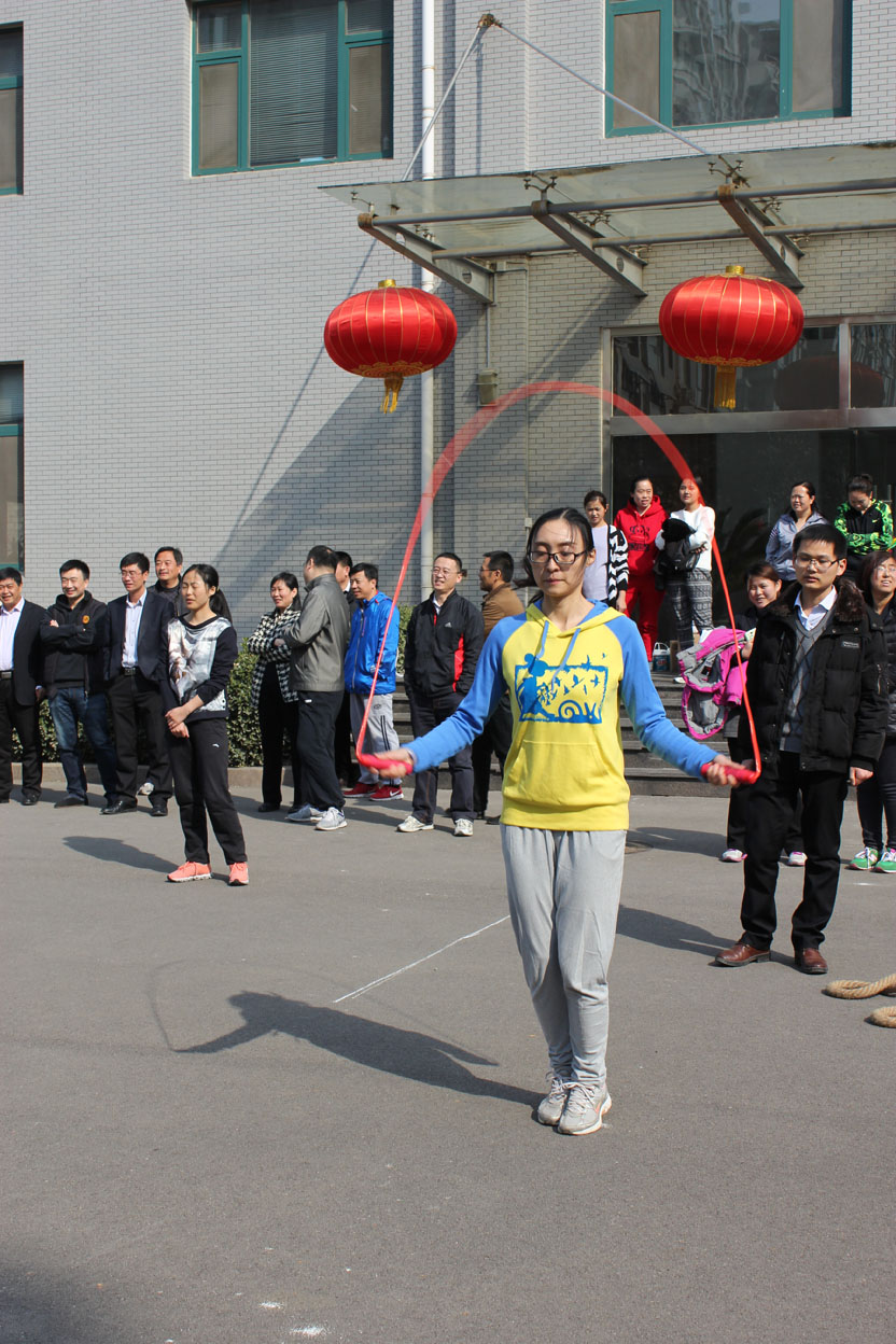 庆“三八”妇女节—公司组织员工参加物产集团工会开展的系列活动 （单人跳绳亓婷婷）